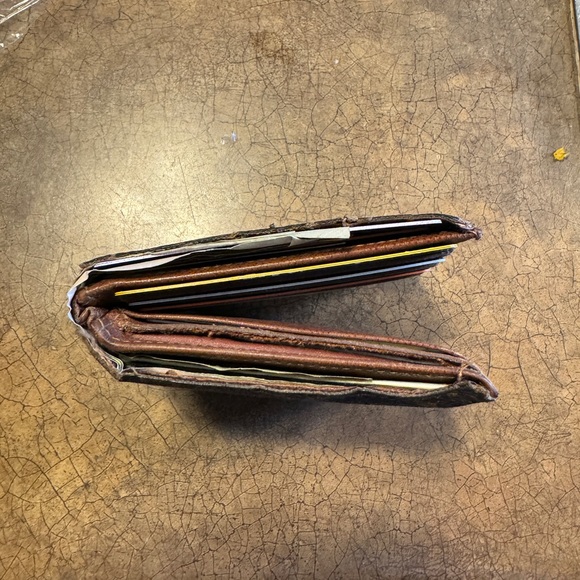 Authentic Louis Vuitton Leather Monogram Designer Wallet - Picture 4 of 11